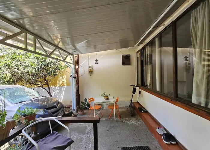 Angie's Shared Tam 地拉那