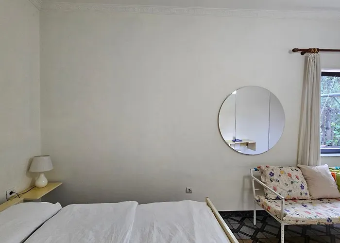 Angie's Shared Tam 地拉那