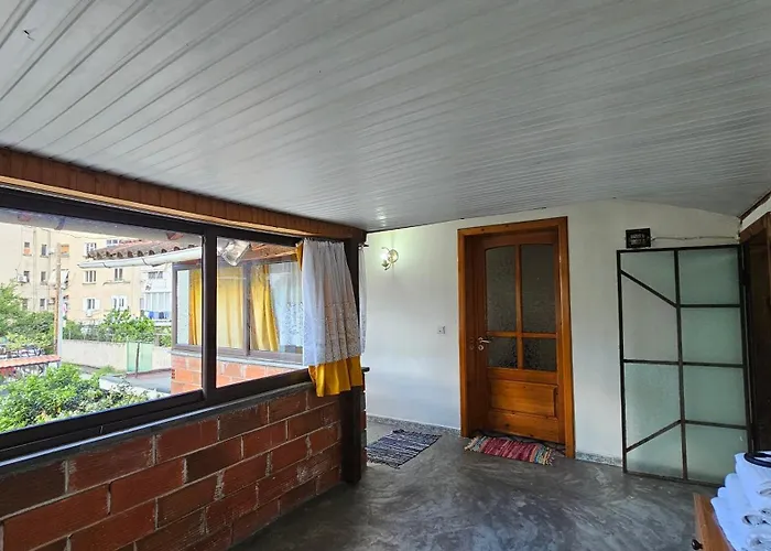 Angie's Shared Tam * 地拉那