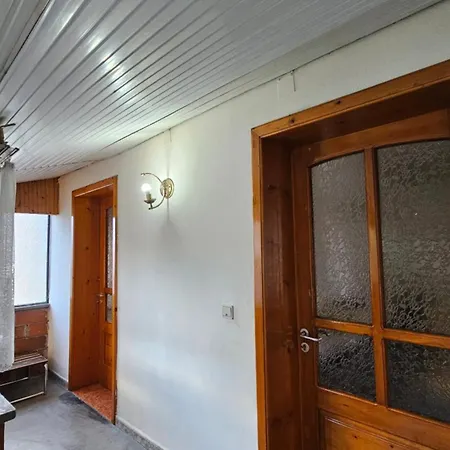 Angie's Shared Tam Tirana